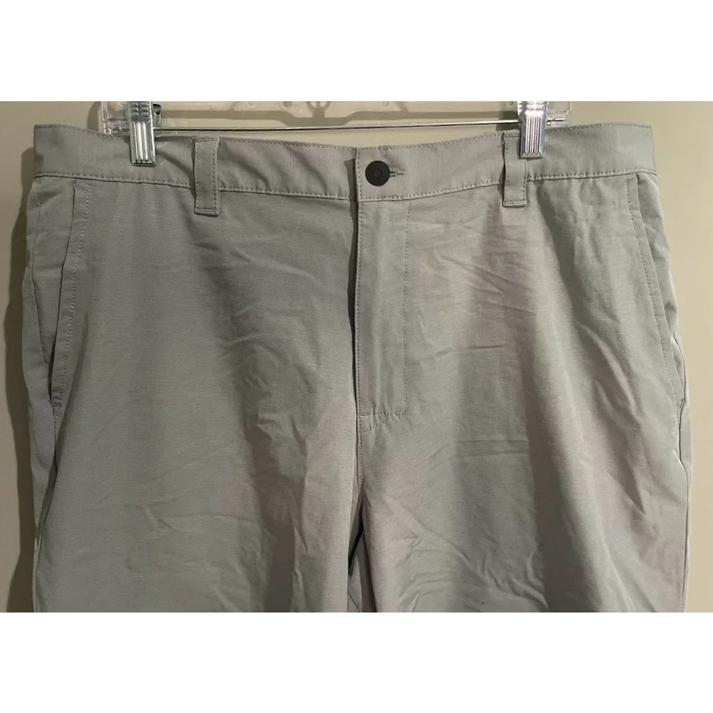 Banana‎ Republic Shorts Mens 40 Grey Excellent Core Temp Performance Microstripe